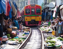 HALF DAY MAEKLONG RAILWAY MARKET AND DAMNOEN SADUAK FLOATING MARKET 1