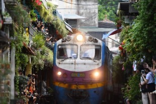 HANOI RAILWAY WALK 1