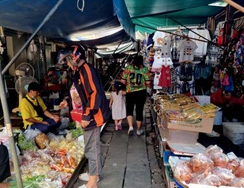 HALF DAY MAEKLONG RAILWAY MARKET AND DAMNOEN SADUAK FLOATING MARKET 3