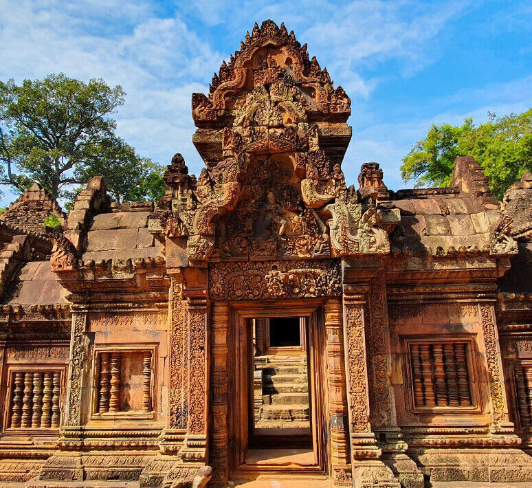 Siem Reap in deep Battambong and Phnom Penh by drive