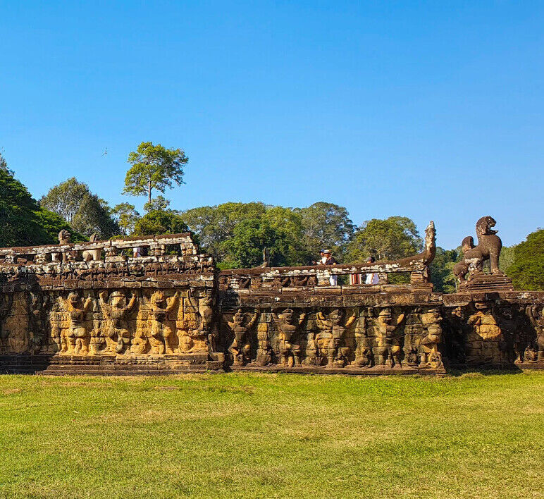 Siem Reap to Phnom Penh   by drive